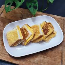 Namun di negeri jelapang padi, menu berkenaan bukan sahaja sajian popular untuk sarapan pagi dan minum petang. Resepi Roti Telur Cheese Meleleh Sedap