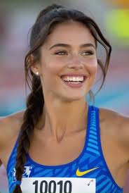 Anna Segarra @annasegarrarius Rius es una tenista española nacida en  Barcelona. Ha competido en torneos universitarios en Estados Unidos,  representando a la Universidad de Nueva Orleans. Durante su carrera  universitaria, logró destacadas