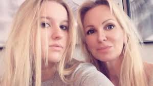 Die wohnte bis vor kurzem bei papa und seiner frau laura (20), ist jetzt allerdings ausgezogen. Namens Zoff Wendler Ex Claudia Norberg Aussert Sich Zu Tochter Adeline