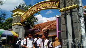 121a, dengan 5 jurusan (kompetensi keahlian) yang diandalkan antara lain sebagai berikut smkn 5 semarang smk negeri 5 semarang adalah salah satu sekolah kejuruan tertua di kota semarang. Smk 4 Semarang Diserbu Ribuan Pendaftar Metrosemarang Com Kabar Berita Semarang 24 Jam
