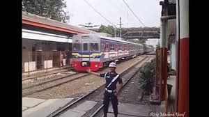 Ada berbagai varian gudeg, antara lain: Pkd Nyleneh Minta Difoto V Dan Krl Commuter Line Tujuan Jakarta Kota Di Stasiun Duren Kalibata