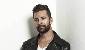 17 de febrero de 1981) es un cantante, actor y arquitecto colombiano, famoso por interpretar el corresponsal en los populares comerciales de davivienda en los mundiales sudáfrica 2010 y brasil 2014. La Historia Detras De El Corresponsal Del Mundial Kienyke
