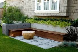 Holz Sitzbank Hochbeete Aus Beton Und Ziergraser Als Deko Zement Terrasse Moderne Terrassen Und Sitzbank Garten