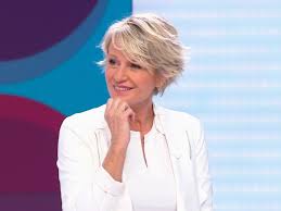 Elle explique a sophie davant que ce changement capillaire lui a permis d'être davantage prise au sérieux. Video C Est Au Programme Quand Sophie Davant Tacle Gentiment Son Chroniqueur Pureactu Com