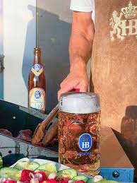 Der Offizielle Online Shop Des Hofbrauhaus Munchen Schurze Ozapft Lowen Solo Schurze Oktoberfest Feier