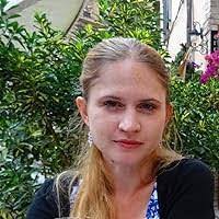 Edith Perron's Instagram, Twitter & Facebook