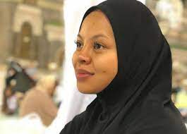 Sangat wajar jika siti sarah kalah dari siti nurhaliza. Ypgaxvqfm0e65m