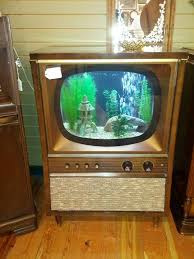 Tv Fish Tank I Found At The Antique Store Today Old Tv Consoles Old Tv Recycle Old Tv