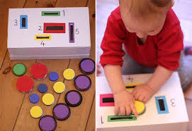 Otra posibilidad es la siguiente imagen donde los niños pueden aprender los colores, formas, números y además les ayuda a mejorar en motricidad gruesa. 12 Ideas Para Aprender Matematicas Jugando Con Material Cotidiano Rejuega Y Disfruta Jugando