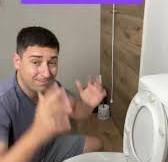 Segue esse passo a passo para arrumar vazamento na caixa acoplada do teu  vaso sanitário. Se precisar comprar pessoalmente é só chamar  @mayconbeckerciadasferragens Se quiser comprar pela internet o ...