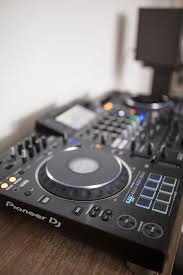 Its nearly impossible to load any usable music onto the decks and there is no music provided with the app. Pin On Dj