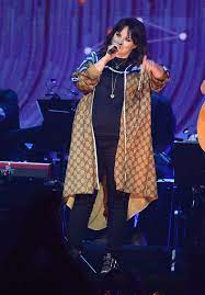 Farna then experienced a succession of victories and exposures as she received numerous music between the years of 2006 and 2011, farna released a number of albums in both czech and polish. Ewa Farna Zari Stestim Fanousky Potesila Radostnou Novinkou Ahaonline Cz