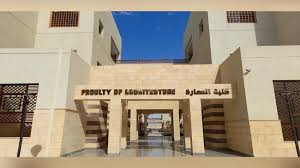 كليات جامعة الملك سعود هي الكليات الموجودة بداخل الحرم الجامعي للجامعة وخارجها وفي فروع الجامعة بمنطقة الرياض وهي تقريبا حوالي 24 كلية تضم الكثير من التخصصات الصحية والعلمية والإنسانية. Ø§ÙØªØªØ§Ø­ Ø¬Ø§Ù…Ø¹Ø© Ø§Ù„Ù…Ù„Ùƒ Ø³Ù„Ù…Ø§Ù† ÙØ±Ø¹ Ø´Ø±Ù… Ø§Ù„Ø´ÙŠØ®