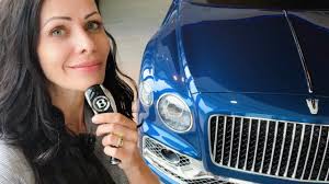 The ULTRA-LUXURY sedan Bentley FLYING SPUR!