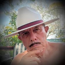 Raul Martinez's Instagram, Twitter & Facebook