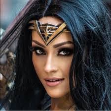 Elsa Lyons's Instagram, Twitter & Facebook