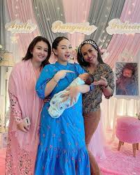 Tenang, ada beberapa rekomendasi mix and match warna baju dan jilbab. 9 Potret Aqiqah Anak Pertama Zaskia Gotik Bernuansa Pink Paras Ayu Buah Hati Jadi Sorotan Kapanlagi Com
