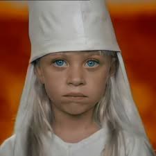 La niña detrás del video Heart-Shaped Box 📹 Robin Sloane (supervisor de  videos) fue a Seattle a reunirse con Kurt y discutir los planes de  promoción de In Utero. Según ella, «Kurt