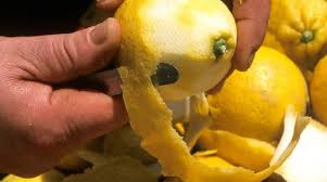 Il sapore è delicato e la consistenza è soffice. Limoncello Fatto In Casa Ecco La Ricetta Della Nonna Positanonews