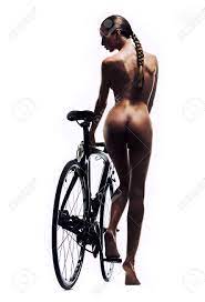 Mujeres desnudas en bicicleta