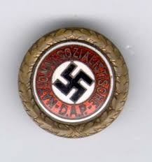 Gegründet im jahre 1972 von gerhard lauck aka gary rex lauck. Lemo Bestand Objekt Goldenes Parteiabzeichen Der Nsdap 1933 1945