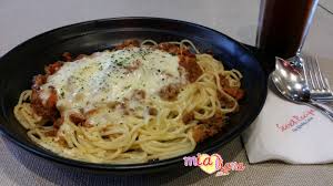 Cara buat kuah spaghetti bolognese tambahkan sedikit air, lada hitam, oregano, tomato puri dan bebola ayam. Spaghetti Bolognese Secret Recipe Mia Liana