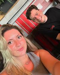 Can you retire and move to Naples at the ripe age of 25? Asking for a  friend (the friend is Riley)