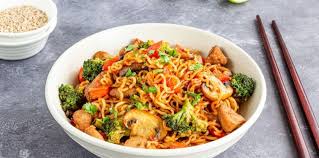 Nouilles Sautees Au Poulet Et Aux Champignons Recettes Recette Nouilles Sautees Nouilles Sautees Poulet Recette Nouilles Sautees