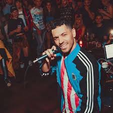 Juan ingaramo se fue haciendo terreno como cantautor, productor y multiinstrumentista, desde córdoba, que trabajó con litto nebbia, gonzalo aloras y daniela spalla, entre otros. Juan Ingaramo Wallpapers De Musica Musica Famosos