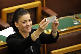 A survivor és a konyhafőnök vip egykori sztárja egészséggel kapcsolatos témákban ad tanácsokat azoknak, akik megkeresik őt. Beperelte A Honvedelmi Miniszteriumot Demeter Marta Zoom Hu