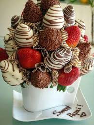These Chocolate Strawberry Bouquets Are The Best Gift Idea Ever Chocolate Covered Fruit Chocolate Covered Strawberries Chocolate Strawberries Bouquet