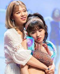 Jeongyeon brought her hands up and cupped momo's cheeks. Twice Momo Ft Jeongyeon 9gag