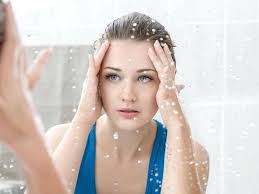 Selepas anda mencuci muka dengan bersih, dan dibilas dengan air sejuk, keringkan wajah dan jangan lupa untuk memakai toner atau penyegar. Cara Membersihkan Wajah Dengan Benar Kamu Wajib Tahu Nih Lifestyle Liputan6 Com