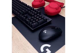 This sensor greatly saves power, and provides exceptional response and accuracy, 400 ips precision, and sensitivity up to 12,000 dpi. Logitech G305 Lightspeed Gaming Maus Schwarz Mediamarkt