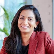 Elizabeth Roman (@LizRomanTR)