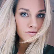 Amanda Hartz's Instagram, Twitter & Facebook