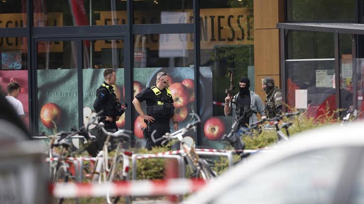 Geiselnahme in Berlin beendet: "Täter überwältigt"