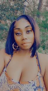 Daphne Felder's Instagram, Twitter & Facebook