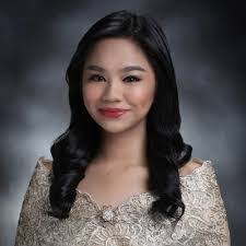 Daphne Bacon's Instagram, Twitter & Facebook