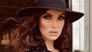 Zpěvačka Nývltová: Nechala jsem si gumovou podprsenku a režisér vybuchl  smíchy