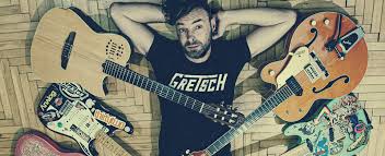 A szomorú eseményen megjelent a színész fia, nagy ádám zenész is, aki a roy&ádám formáció ismert gitárosa. Music Media A Gitarock Mesterei Nagy Adam 1 Resz Hirek Music Media
