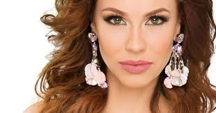 Nem szereti kétszer ugyanazt felvenni, már a gardróbjában sincs elég hely. Csosz Bogi Vegigaggodta Az Elmult Napokat Vegre Megnyugodhat Femcafe