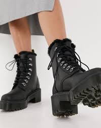 Built on the rebelliously comfortable dr. Dr Martens Leona Ankle Boots Mit Fellfutter Und Dicker Sohle In Schwarz Evesham Nj
