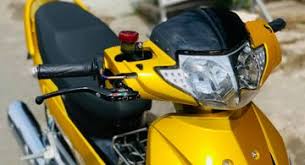 Foto gambar motor modifikasi jupiter paling bagus simpel via modifikasimobiloe.blogspot.com. Honda Supra X 125 Jadi Mewah Bodi Kuning Emas Pengereman Full Brembo Gridoto Com