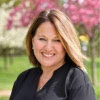 Joanne Pelzer's Instagram, Twitter & Facebook