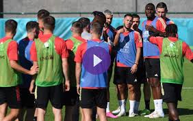 تتكون المجموعة الثانية في يورو 2021 من : Ø§Ù„Ù…Ù„Ùƒ Ù„ÙˆÙŠØ³ ÙÙŠÙ„ÙŠØ¨ ÙŠØ²ÙˆØ± Ù…Ø¹Ø³ÙƒØ± Ù…Ù†ØªØ®Ø¨ Ø¨Ù„Ø¬ÙŠÙƒØ§ Ø§Ù„Ù…Ù†Ø¯Ø±Ø© Ø£Ù Ø£Ù…