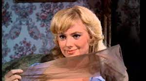 İnsanları etki altına almayı iyi bilen gantry sayesinde rahibe sharon'un idare ettiği organizasyon gayet iyi para kazanır. Shirley Jones In Elmer Gantry Youtube