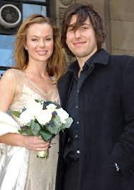 Get more info like birth place, age, birth sign, biography, family, relation & latest amanda holden was born on 16th february 1971 in portsmouth, hampshire, uk. Amanda Holden Aged 19 To 48 Her Trendy Transformation