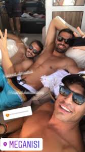 Τοὺς λαιστρυγόνας καὶ τοὺς κύκλωπας, τὸν θυμωμένο ποσειδῶνα μὴ φοβᾶσαι, τέτοια στὸν δρόμο σου ποτέ σου δὲν θὰ βρεῖς, ἂν μέν᾿ ἡ σκέψις σου ὑψηλή, ἂν ἐκλεκτὴ συγκίνησις τὸ πνεῦμα καὶ τὸ σῶμα. Kwnstantinos Argyros Pozarei Me Magio Kai Sarwnei To Instagram Gpop Gr