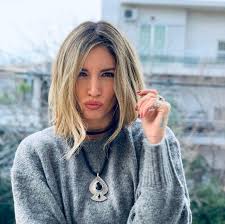 Αυτή την φορά, η αθηνά ανέβασε stories στο instagram με το νέο της look στα μαλλιά και ρώτησε τους. H Allagh Poy Skeftetai Na Kanei Sta Mallia Ths H A8hna Oikonomakoy 8a Sas En8oysiasei Fay S Book